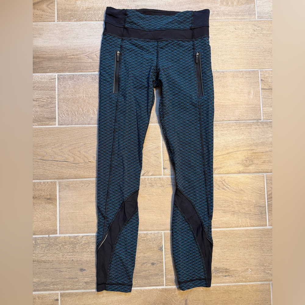 Lululemon Black/Blue 23” Leggings sz 4